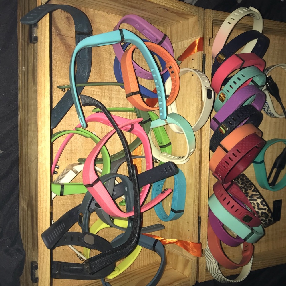 Fitbit 30+ bands and charger - Picture 3 of 3